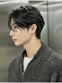 黒髪ビジネスフェザーショート