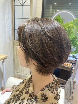 サージュ(SAHJ) 耳かけショート×ハイライト