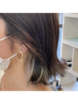 クープ(Coup) 外ハネミディ+大人コントラスト イヤリングカラー