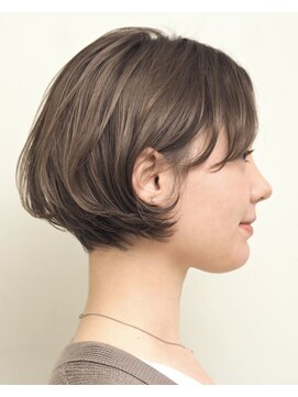 ビュートリアム265(BEAUTRIUM 265) 耳かけできるショートボブ