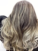 グラーフ(gra:f)&nbsp;【ハイトーンバレイヤージュ】ブリーチ+ONカラートリートメント