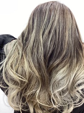 グラーフ(gra:f) 【ハイトーンバレイヤージュ】ブリーチ+ONカラートリートメント