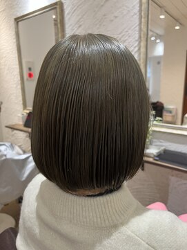 アマレット(Amaretto) 【オリーブグレージュ×ミニボブ】