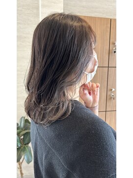 コンティバイミラートーク(CONTY by MIRROR TALK) ミディアムウルフ/レイヤーカット/ブリーチあり