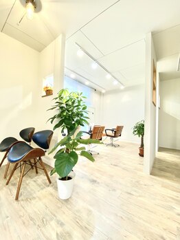 ギフト 甲府店(gyfu&)の写真/《21：00まで営業◎お仕事帰りでも通いやすい！》定期的なメンテナンスでお得に綺麗なスタイルをキープ！