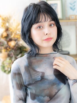 カバーヘア ブリス 戸田公園西口店(COVER HAIR bliss) ブルーグレージュ透け感ミディアムウルフc4戸田公園20代30代40代