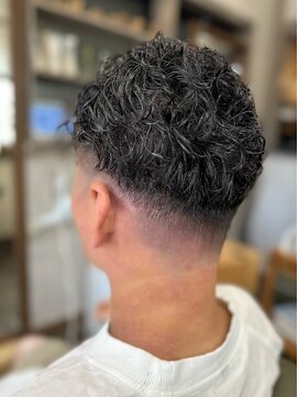 ヤドリギ(yadorigi) 清澄白河美容院ヤドリギツーブロックスパイラルパーマ