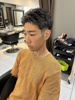 アイズ 海老名(AIZU)&nbsp;メンズパーマ 極道パーマ ラルフカール メンズハイライ眉毛