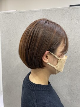 ヌーヴェル(nouvelle) ショートボブ×ブラウンから笑