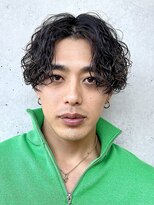 インフィニス 恵比寿(Infinis) 縦落ちツイストスパイラルパーマセンターパートメンズカット