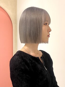 ヒビヲ(HIBIO) 切りっぱなしボブワンホンボブダブルカラーブリーチグレージュ