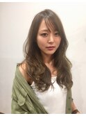 レイヤーロングくびれ美髪カールシルキーベージュ