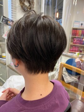 モルニ(MORNI) くびれショート_マロンベージュ Aラインボブ かきあげ