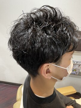 フィールエー レキシントンプラザ店(feel.a) メンズ刈り上げ高めツイストパーマスタイル