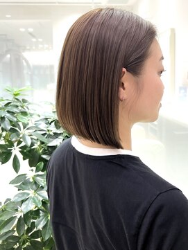 ピークアブー 銀座中央通り(PEEK-A-BOO) ベージュカラー前下がりボブ