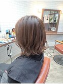 大人ミディアムボブ　モカブラウン