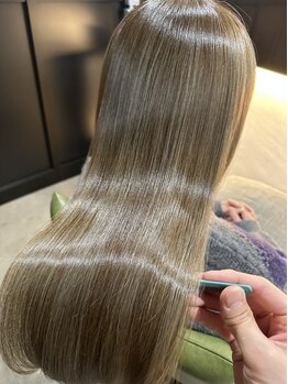 ロイル(Loeyle)の写真/自社薬剤を使用してダメージレスで、自然な仕上がりのストレートに仕上げます♪モチの良さも◎