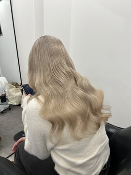 バズ サッポロ バイ フィーネ(BuzZ sapporo by Fi-Ne) ホワイトミルクティーベージュ