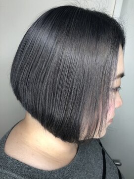 ブローチ プラス アイプロ 栄(Brooch+iPro) 前下がりボブグレージュ