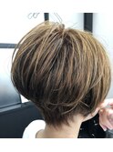 美シルエット×ローライト　束感大人ショート