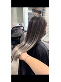 レイヤーボブハイライトブリーチレイヤーハイトーングレージュ