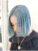 切りっぱなしボブハイトーンブルーカラーミニボブ