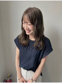 オリーブベージュ