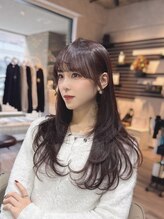 ノエ(Noe)&nbsp;美髪レイヤーカットハッシュカット×ブリーチ無しボルドーレッド