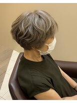 アフロディーテ 泉中央店(Aphrodite)&nbsp;エレガントに魅せるグレーハイライト