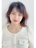 くびれを効かせた　ミディアムヘア