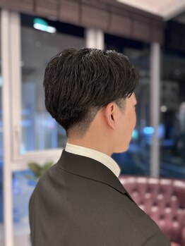 リバイブ(REVIVE)の写真/【大須観音駅徒歩5分】幅広い年代に好評の“似合わせカット”でON/OFFキマる！毎朝のセットも簡単に◎