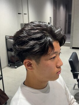 テクト バイアッシュ 吉祥寺店(Tect by Ash) 黒髪フェザーパーマツーブロック刈り上げ