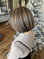 ロイズ ヘアデザイン アンド スパ(LOES) ホワイトブロンドハイライト×似合わせカット×白髪ぼかし
