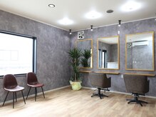 大きな窓のある開放感のある店内です。