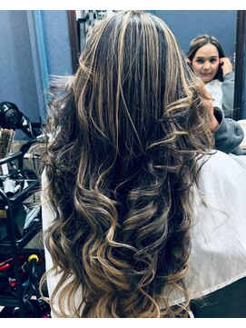 ライサンヘアネパール(Raisan Hair Nepal) ロングコントラストハイライト