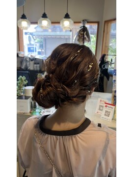 ヘアーラボ ハチ(HAIR LABO HACHI) サイドシニヨン