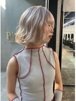 ピア ヤクイン(Pia Yakuin)&nbsp;ペールベージュ×外ハネミニボブ