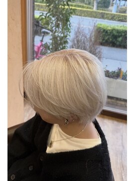 モアムー(Moremuu) ［かの］ホワイトブロンド