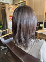 ニカ(NIKA) ルーズな毛先が可愛いミディアム