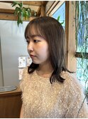 オリーブベージュ