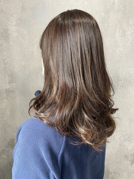 アトリエナガノ(atelier nagano) ニュアンスカラー/センターパート/ツヤ髪スタイル/ブルージュ