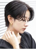 センター分け ハンサムショート 黒髪  丸みショート