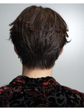 リップスヘアー 梅田(LIPPS hair) フェザーパーマメンズショートセンターパートウルフ毛流れメンズ