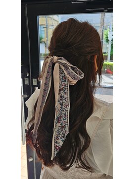 カロレ(Calore) ハーフアップアレンジ