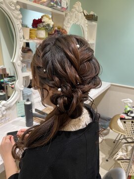 サイドシニヨンポニー