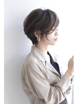 軽い質感の大人可愛いショートヘア Middle 丸岡奈央 L ミドルダイカンヤマ Middle Daikanyama のヘア カタログ ホットペッパービューティー