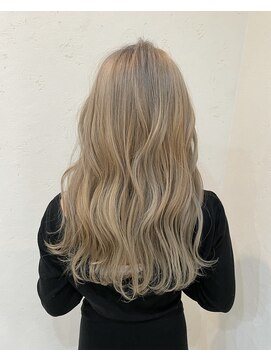 エリス ウメダ(Eliss umeda) ホワイトシルバーベージュ☆