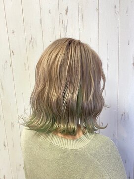 ヘアー リードレス(hair Re:dress) ホワイトミルクティー×裾ライトグリーン外はねフラッフィーボブ