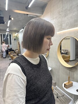 ソルトウォーター(SALT WATER) グレージュカラー　ミニボブ　ブリーチあり