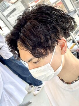 ウェイビーエフティフィフス 横浜西口(WAVEY ft.fifth) ツイストスパイラルパーマセンターパートツイストパーマメンズ